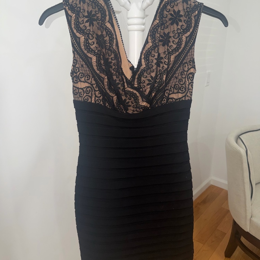 Adriana Papell Black Lace-Overlay V-Neck Bodycon Dress